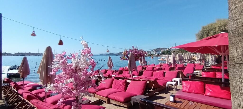 Roy's Place Gümbet Beach Club